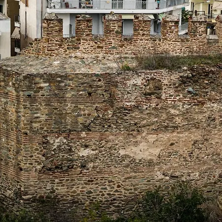 Apartment West Walls *