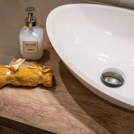 West Walls סלוניקי